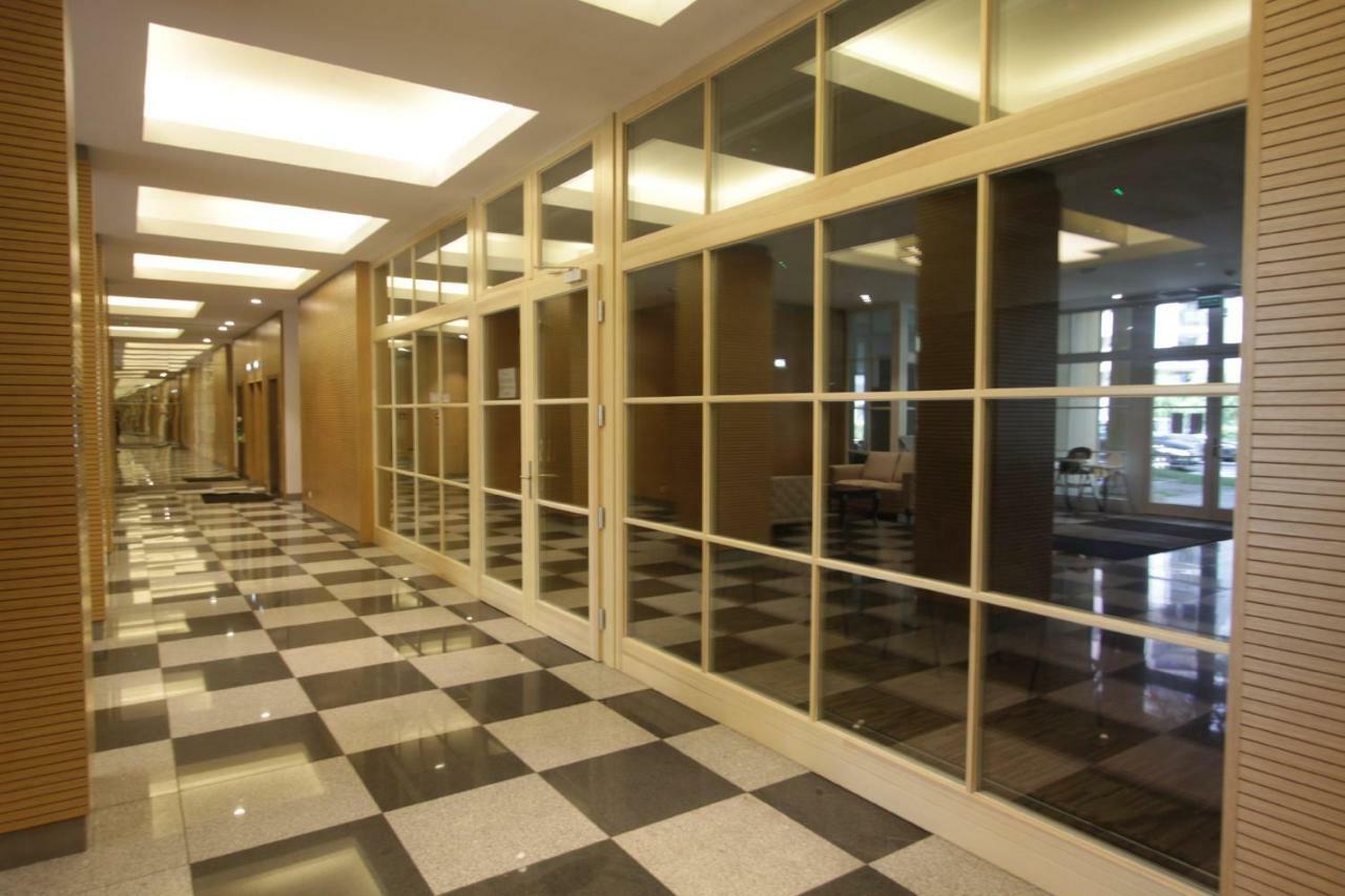 Albergue Dom Pomocy Studentom Varsovia Exterior foto